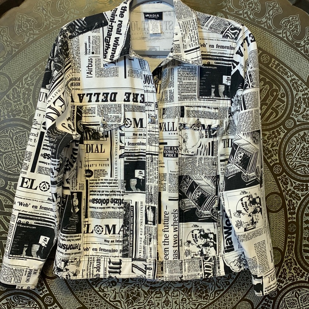 Y2K Size Medium Nadia Black & White Newspaper Print Long-Sleeved Hemmed Jacket